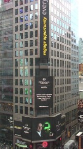 Η είδηση της συμφωνίας της Airbus με την Lamda Guard προβλήθηκε στην κεντρική οθόνη του χρηματιστηρίου της Νέας Υόρκης στην Times Square.