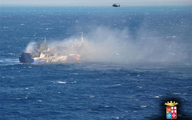 «Παραλείψεις, λάθη» στη μάχη με τη φωτιά στο «Norman Atlantic»