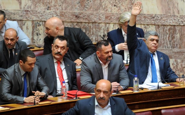 Θα απέχει από την ψηφοφορία για τον εκλογικό νόμο η Χρυσή Αυγή