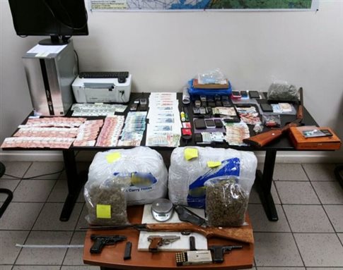 Ναρκωτικά και πλαστά χαρτονομίσματα διακινούσαν τρεις οργανώσεις που εξαρθρώθηκαν