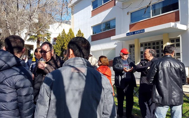 Καταλήψεις εφοριών από αγρότες