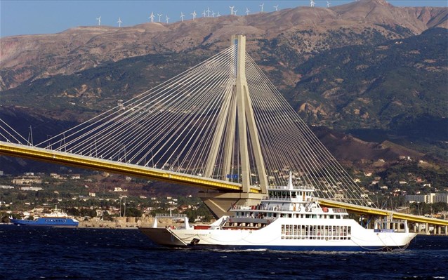 Οδηγός εγκατέλειψε το όχημά του στη Γέφυρα Ρίου Αντιρρίου – Φόβοι πως έπεσε στη θάλασσα
