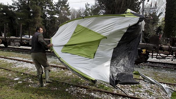 Ειδομένη: Μετά τη βροχή και τη λάσπη, μάχη με τον άνεμο