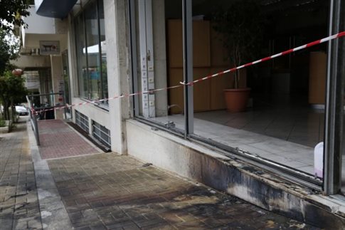 Εμπρηστική επίθεση τη νύχτα στα ΕΛΤΑ Νέας Σμύρνης