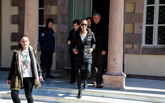 Αντζελίνα Τζολί: Ευχαριστώ τον ελληνικό λαό για τη γενναιοδωρία του