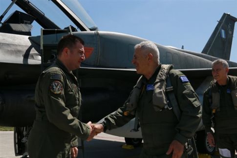 Πτήση του αρχηγού ΓΕΕΘΑ με F-16 πάνω από το Αιγαίο