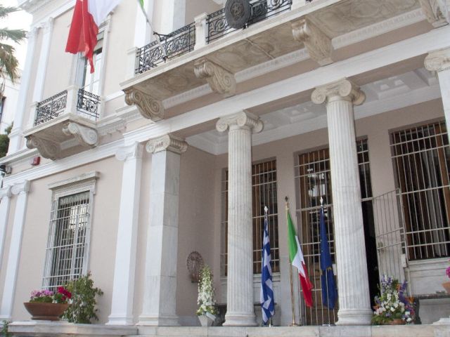Συγκέντρωση διαμαρτυρίας στην ιταλική πρεσβεία