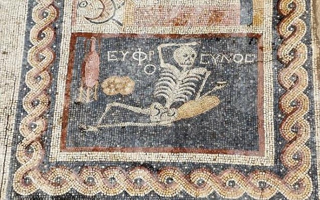 tourkia-sto-fos-entuposiako-mosaiko-me-ellinikes-rizes (2)
