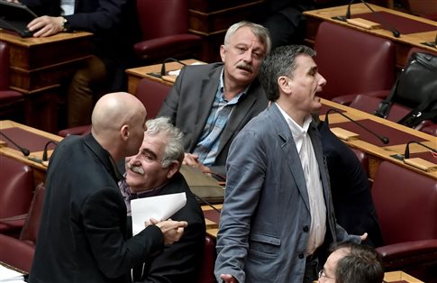 Υψηλοί τόνοι στην Ολομέλεια κατά τη συζήτηση του πολυνομοσχεδίου