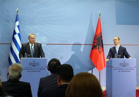 Τα περί «Τσαμουριάς» σκίασαν την επίσκεψη Κοτζιά στην Αλβανία