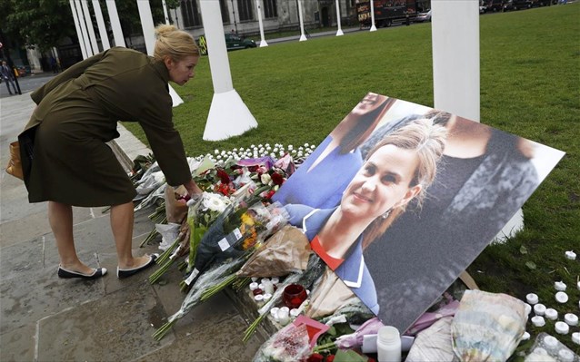 ΣΥΡΙΖΑ: Συγκλονίζει η δολοφονία της Τζο Κοξ