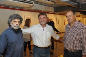Ο Γ. Καφενταράκης που ήταν μέλος του Δ.Σ. της «Μαγνήτων Κιβωτός», στη μέση ο Ν. Τσούκας και ο Αλ. Καπανιάρης στα δεξιά... 