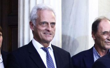 Διαψεύδει ο Γερμανός αξιωματούχος τα περί προσβολής Έλληνα φωτορεπόρτερ