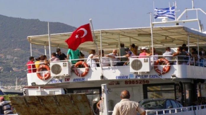 lesvos-tourkoi-touristes