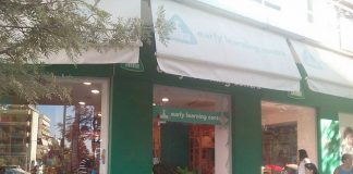 ΙΧ μπήκε σε κατάστημα παιχνιδιών στην κεντρική πλατεία της Νέας Σμύρνης