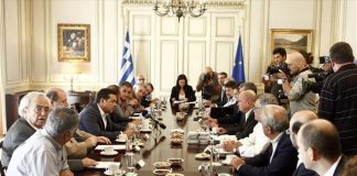 Σε αναζήτηση συνθημάτων εν όψει ΔΕΘ το πρωθυπουργικό επιτελείο