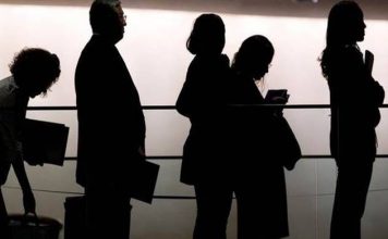 Ανεργία: Έλληνες εργαζόμενοι θύματα απάτης στην Ε.Ε.