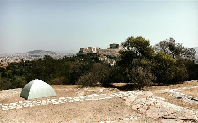 fotorealistiki-fotografia-tou-ergou-gia-to-opoio-ziteitai-i-prosorini-paraxorisi-tou-arxaiologikou-xorou-ston-lofo-filopappou