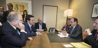Θετικότερος ο Ολάντ για το χρέος, σκληρή η Μέρκελ