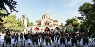 Πλήθος κόσμου αποχαιρέτησε τον Κωστή Στεφανόπουλο