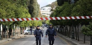 Σάκος με μολότοφ στη Ν. Σμύρνη – Έκλεψαν γκαζάκια από τα Εξάρχεια