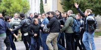 Πέτρες κατά βαν της ΕΛΑΣ κοντά στο Πολυτεχνείο