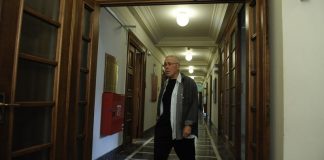 Πρόταση Ζουράρι να φοιτούν προσφυγόπουλα και σε ιδιωτικά σχολεία