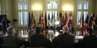 Προσφυγικό: Αποσυμφόρηση των νησιών ζητούν οι δήμαρχοι από τον Δ. Αβραμόπουλο