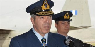 Σε αποστολή στο εξωτερικό έμαθε ο αρχηγός ΓΕΑ την αποστράτευσή του