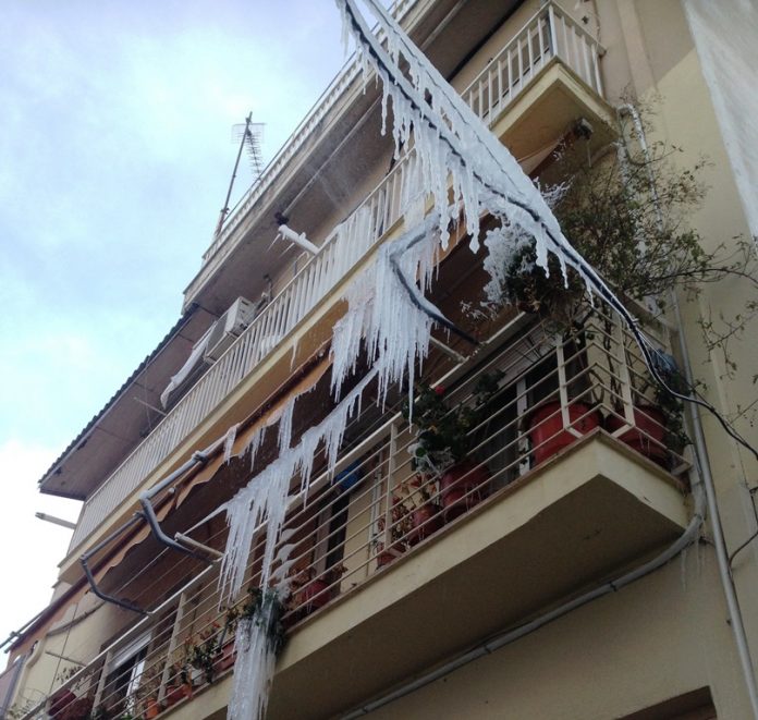 ΠΑΓΟΣ ΛΑΣΤΙΧΟ ΝΕΡΟΥ