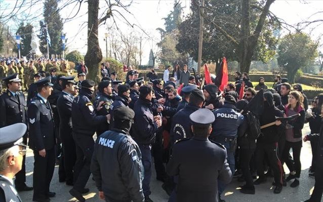 ioannina-sto-nosokomeio-epta-astunomikoi-meta-tis-sumplokes-me-antieksousiastes