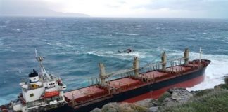 Προσάραξη φορτηγού πλοίου σε ύφαλο στη Λέσβο