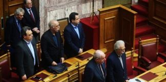 Βουλή: Ενός λεπτού σιγή για τα νεαρά παιδιά που σκοτώθηκαν στο τροχαίο του Ευόσμου
