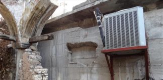 Επιχειρούσαν ριφιφί σε κοσμηματοπωλείο και πιάστηκαν στα πράσα