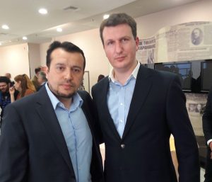 Το "παρών" στην παρουσίαση του Μητρώου έδωσε και ο εκδότης της εφημερίδας "Μαγνησία" και του Magnesianews.gr Αρχιμήδης Καρεκλίδης, όπου είχε την ευκαιρία να ανταλλάξει απόψεις και με τον Υπουργό Ψηφιακής Πολιτικής Νικο Παππά.