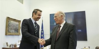 Σε εξέλιξη η συνάντηση Μητσοτάκη – Λεβέντη