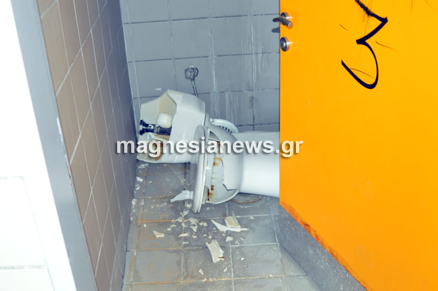Το 90% των ειδών υγιεινής στις τουαλέτες του σταδίου είναι σπασμένα