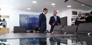 Βέμπερ: Τα λάθη της κυβέρνησης Τσίπρα οδήγησαν σε πρόσθετες περικοπές
