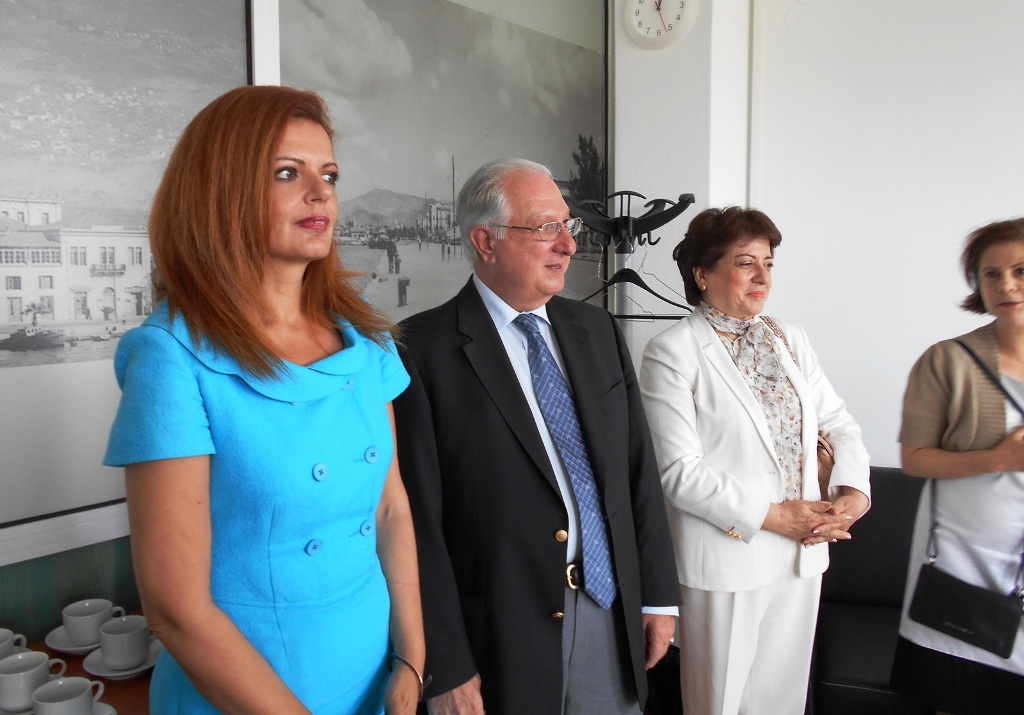 Από αριστερά η Γ.Γ. Διαφάνειας και Ανθρωπίνων Δικαιωμάτων Μαρία Γιαννακάκη, ο πρόεδρος του ΣτΕ Νικ. Σακελλαρίου και η επίτροπος των τακτικών Διοικητικών Δικαστηρίων Ευτυχία Φουρτουλάκη