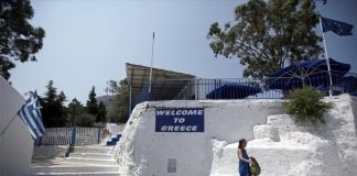 Spiegel: Ο ελληνικός τουρισμός ανθεί, οι εργαζόμενοι υποφέρουν
