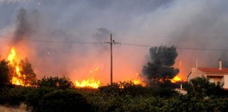 Μεγάλη φωτιά στον Κάλαμο Αττικής