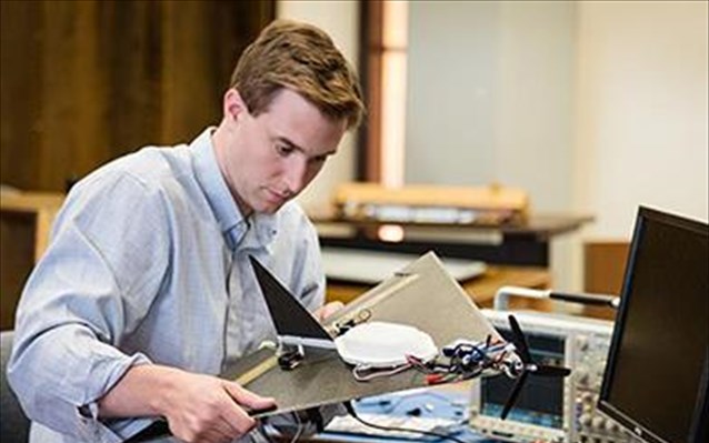 apo-ton-butho-ston-aera-amfibio-drone-pou-mporei-na-epixeirei-se-thalassa-kai-ourano