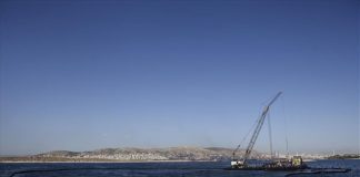 «Στον Σαρωνικό εντοπίζεται η πηγή της έντονης οσμής» λέει ο καθηγητής Δημοσθένης Σαρηγιάννης – Τα δύο επικρατέστερα σενάρια
