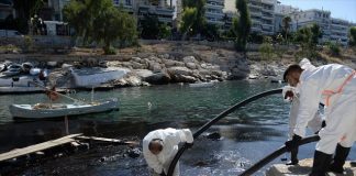 Στις πληγείσες περιοχές από την πετρελαιοκηλίδα ο Κυρ. Μητσοτάκης