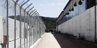 Σάμος: Βρήκαν λοστούς, μαχαίρια, και καδρόνια μέσα στο Hotspot
