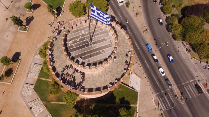 leukos-purgos-sima-tis-eirinis-apo-prosfyges