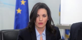 Όλγα Κεφαλογιάννη – Βαρδινογιάννη: Η υπουργός πρόσθεσε και το επώνυμο της μητέρας της