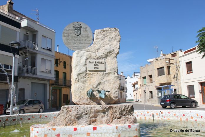 San-Rafael-del-Rio-Fountain-in-church-square