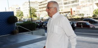 «Καρφί» Κακλαμάνη κατά Κικίλια για την «υιοθεσία» του παιδιού του 53χρονου λιμενικού