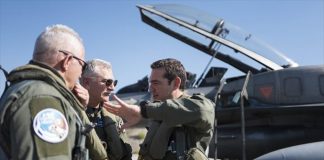 Η ΚΝΕ «τρολάρει» τον Τσίπρα στο F-16 με Top Gun και Ρένα Βλαχοπούλου (video)